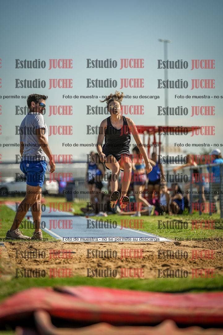Fotos del salto en largo de mujeres - mayores