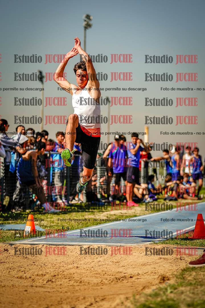 Fotos del salto en largo de varones