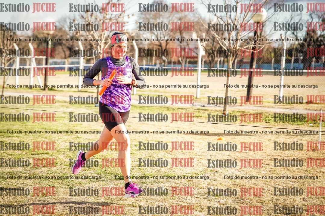 Fotos en el tercer relevo (3000 m de carrera)