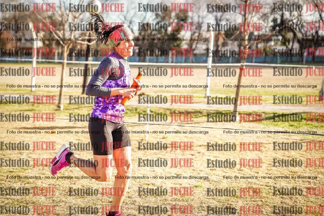 Fotos en el tercer relevo (3000 m de carrera)