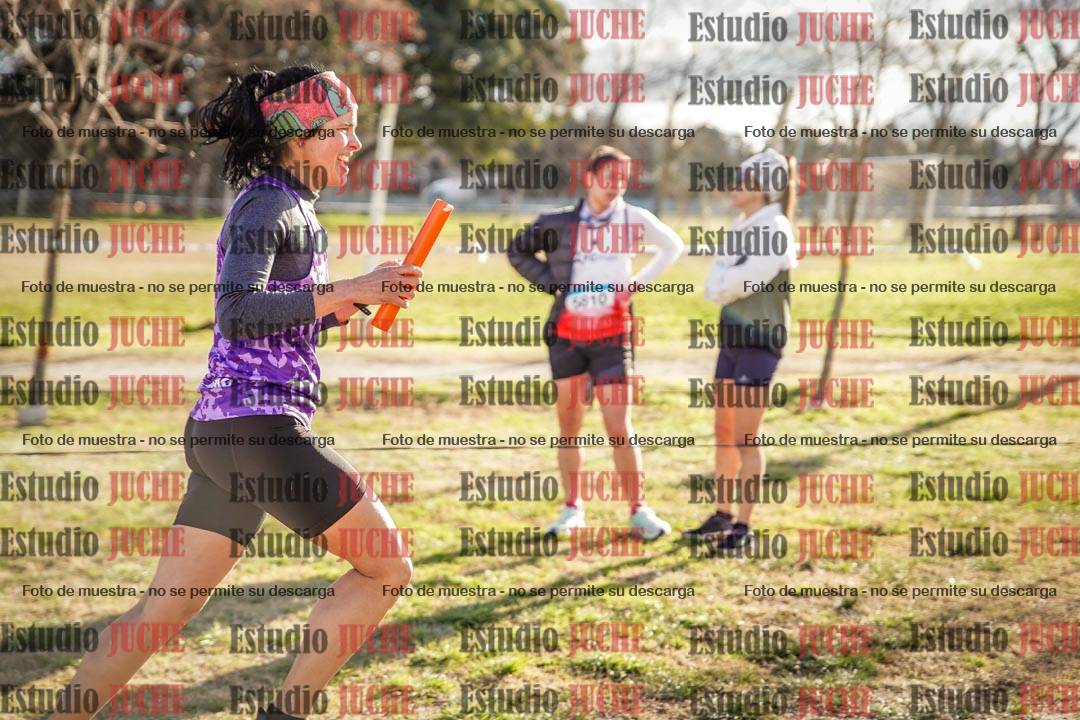 Fotos en el tercer relevo (3000 m de carrera)