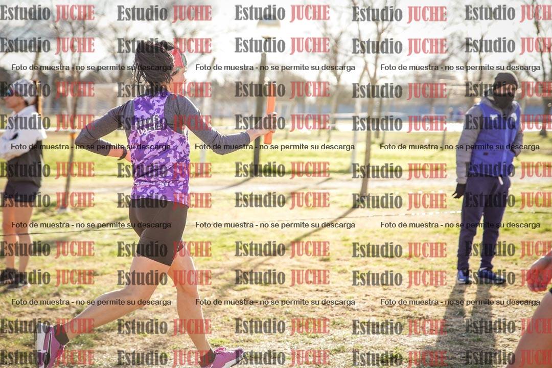 Fotos en el tercer relevo (3000 m de carrera)