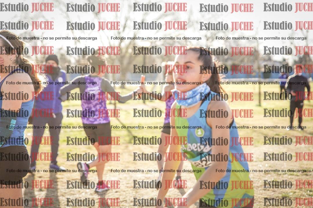 Fotos en el tercer relevo (3000 m de carrera)