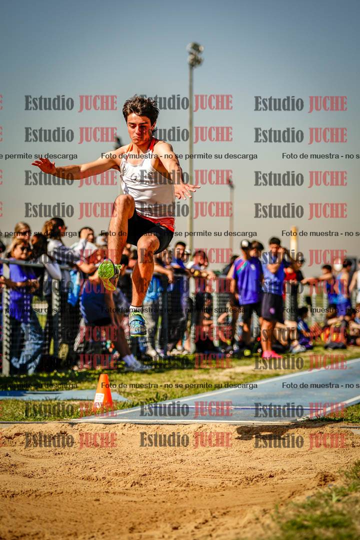 Fotos del salto en largo de varones