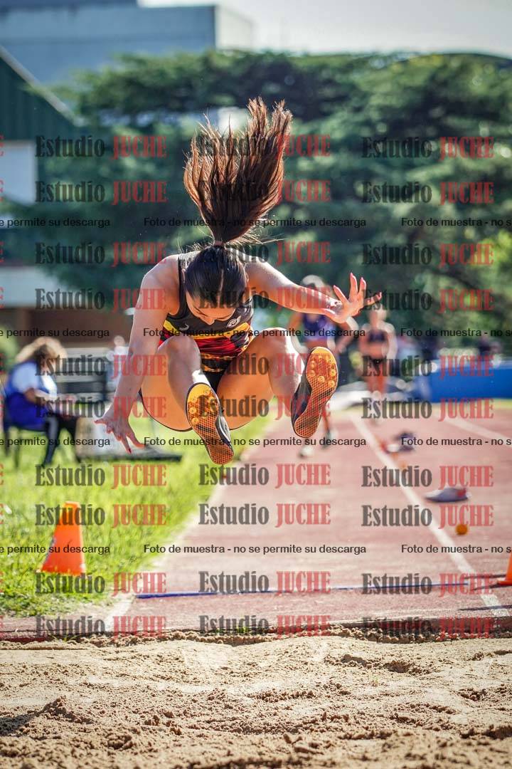 Fotos del salto en largo de mujeres