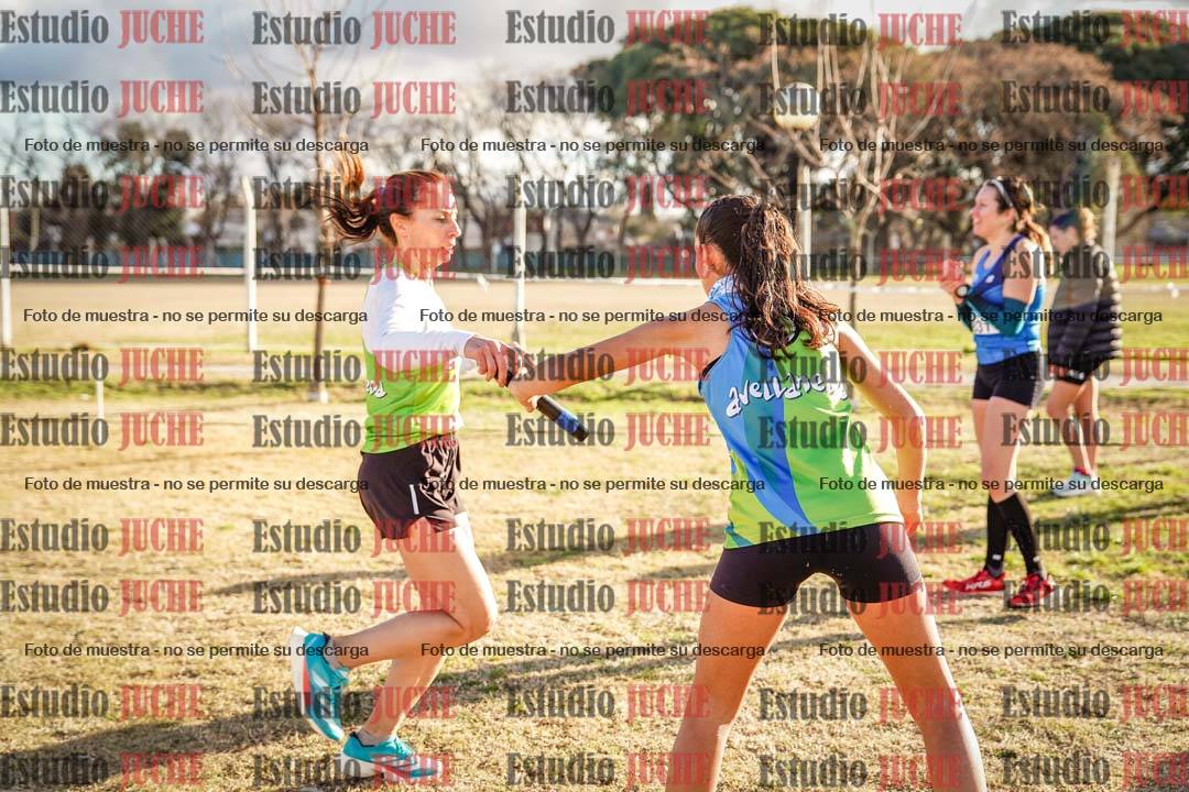 Fotos en el tercer relevo (3000 m de carrera)