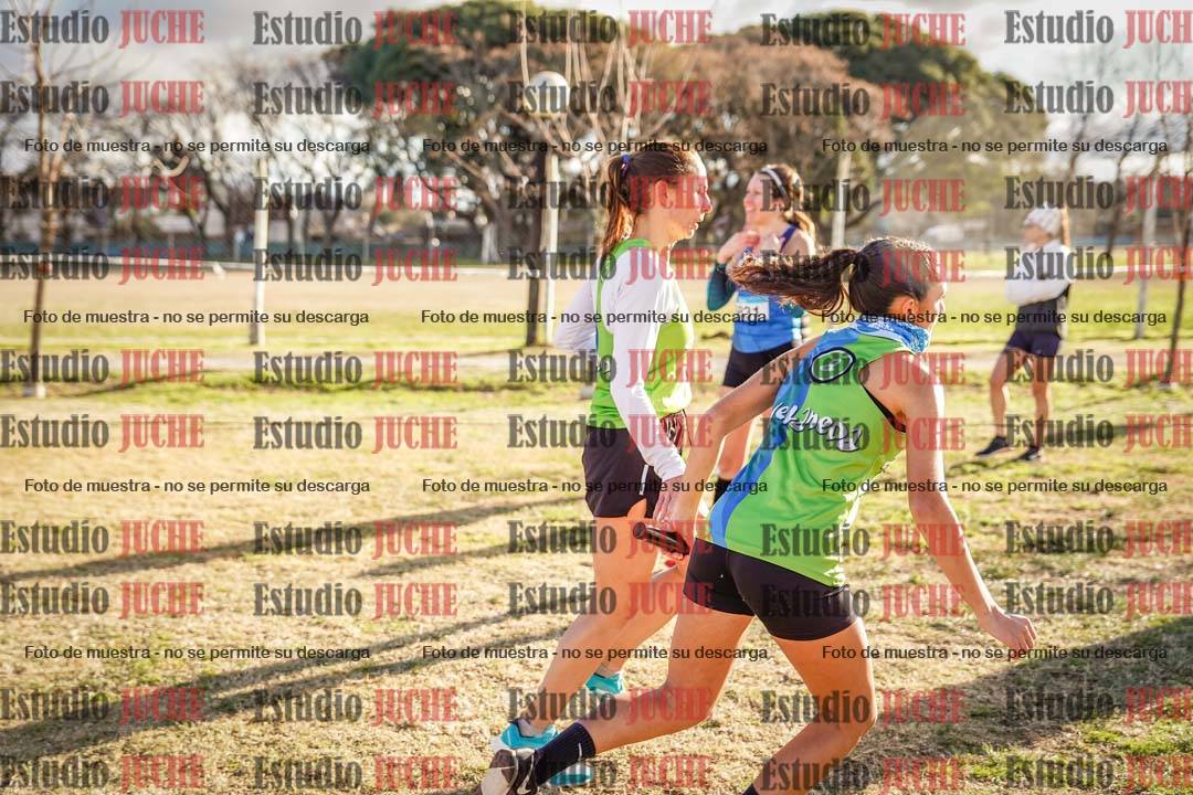Fotos en el tercer relevo (3000 m de carrera)