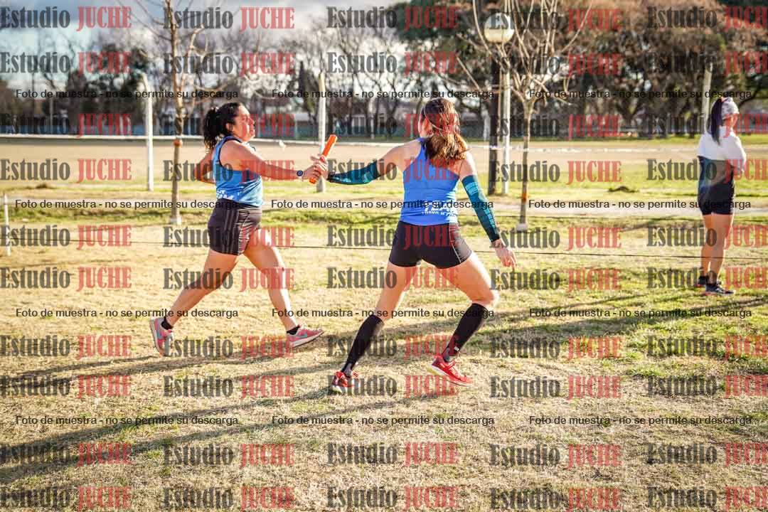 Fotos en el tercer relevo (3000 m de carrera)