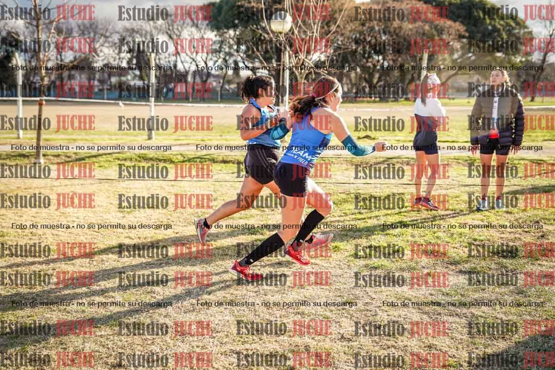 Fotos en el tercer relevo (3000 m de carrera)