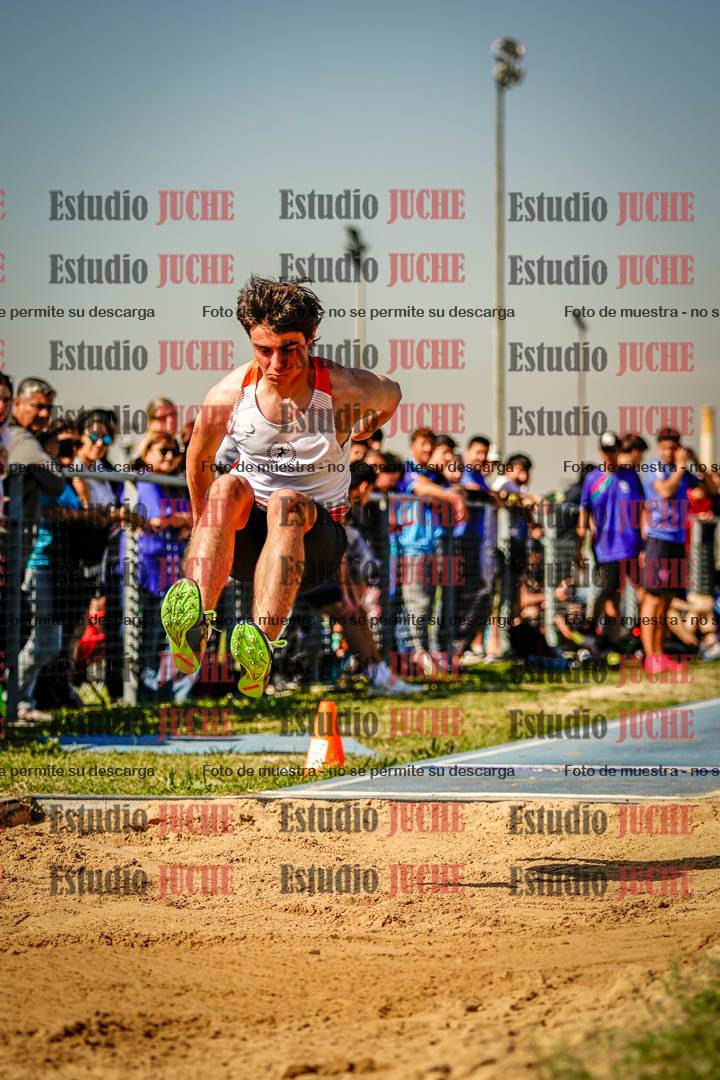 Fotos del salto en largo de varones