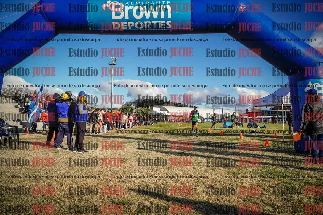 Fotos de la llegada de las postas 4 x 1000 m mixtas