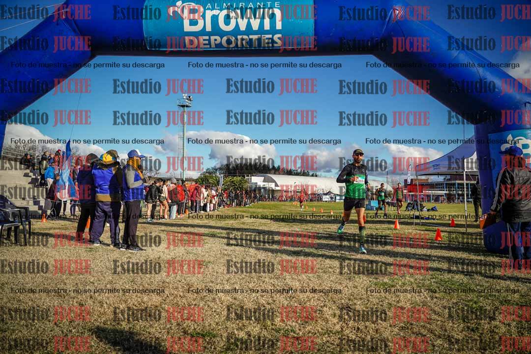 Fotos de la llegada de las postas 4 x 1000 m mixtas