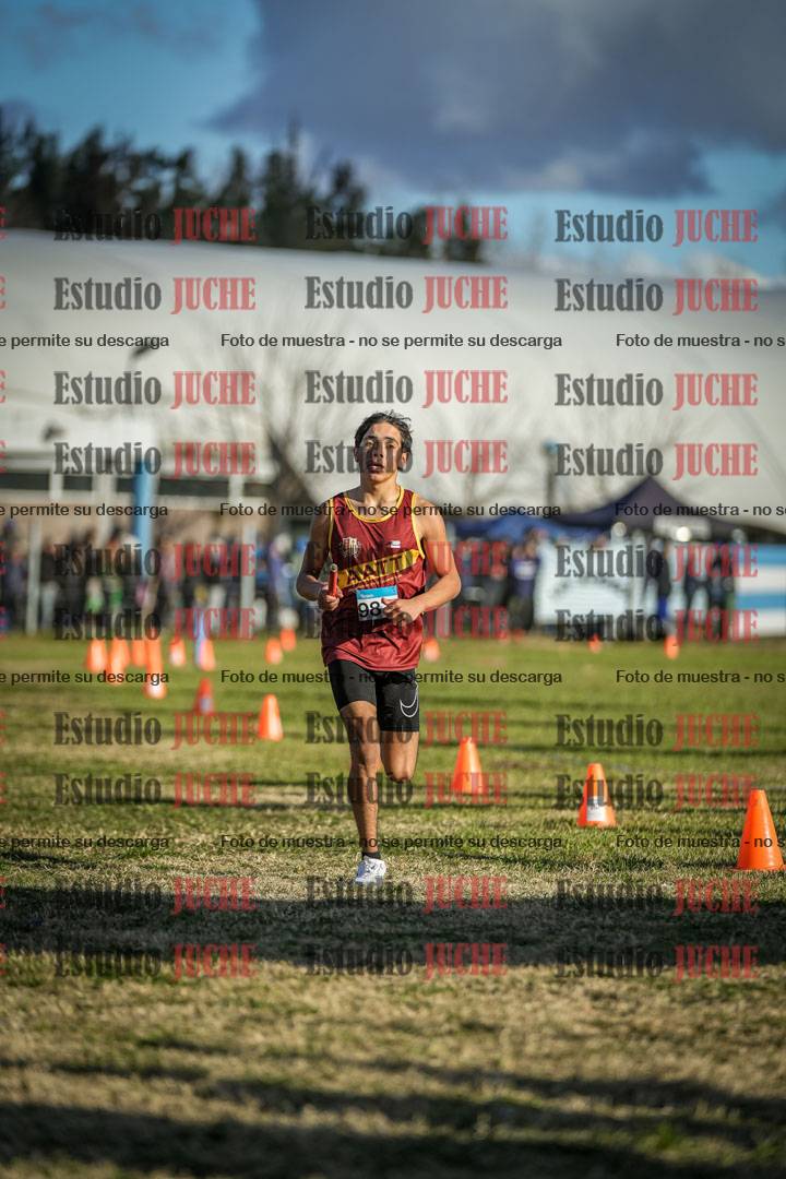 Fotos de la llegada de las postas 4 x 1000 m mixtas