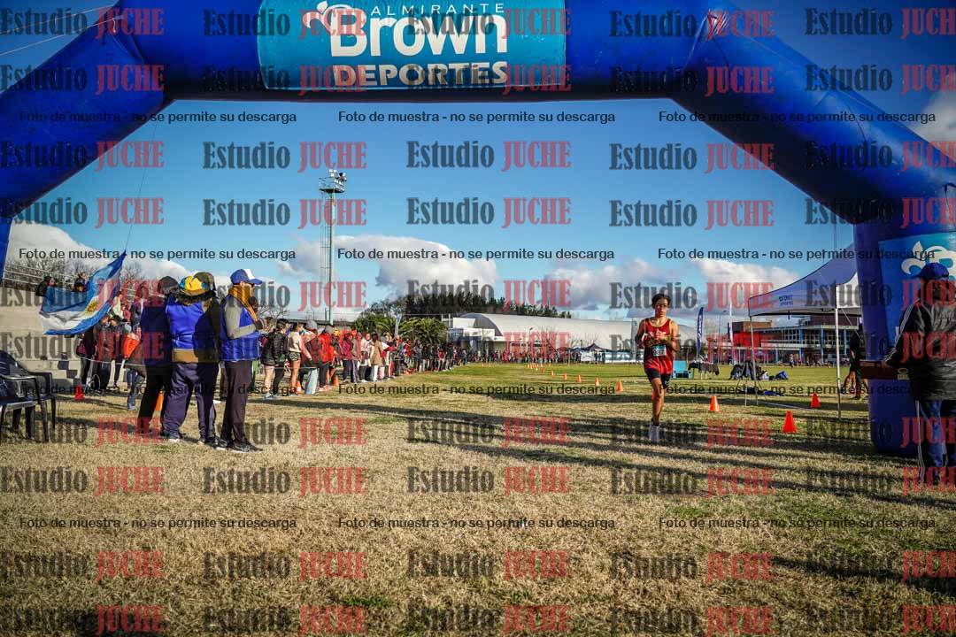 Fotos de la llegada de las postas 4 x 1000 m mixtas