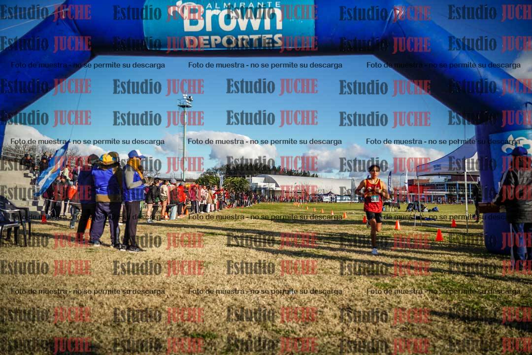 Fotos de la llegada de las postas 4 x 1000 m mixtas