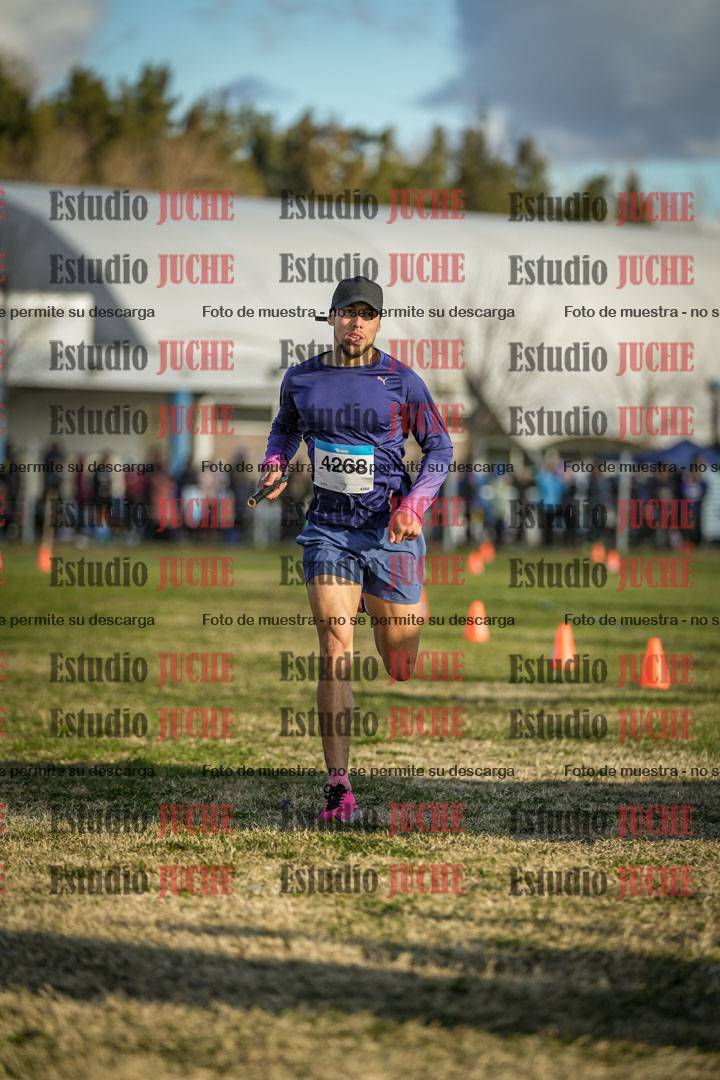 Fotos de la llegada de las postas 4 x 1000 m mixtas