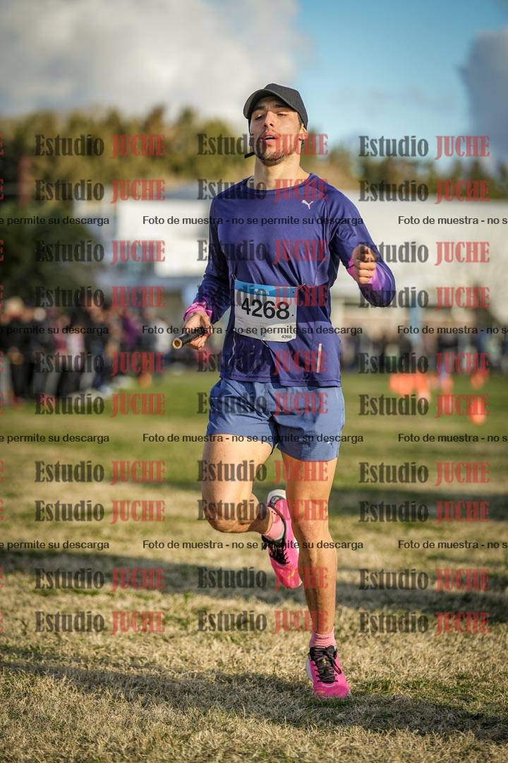Fotos de la llegada de las postas 4 x 1000 m mixtas