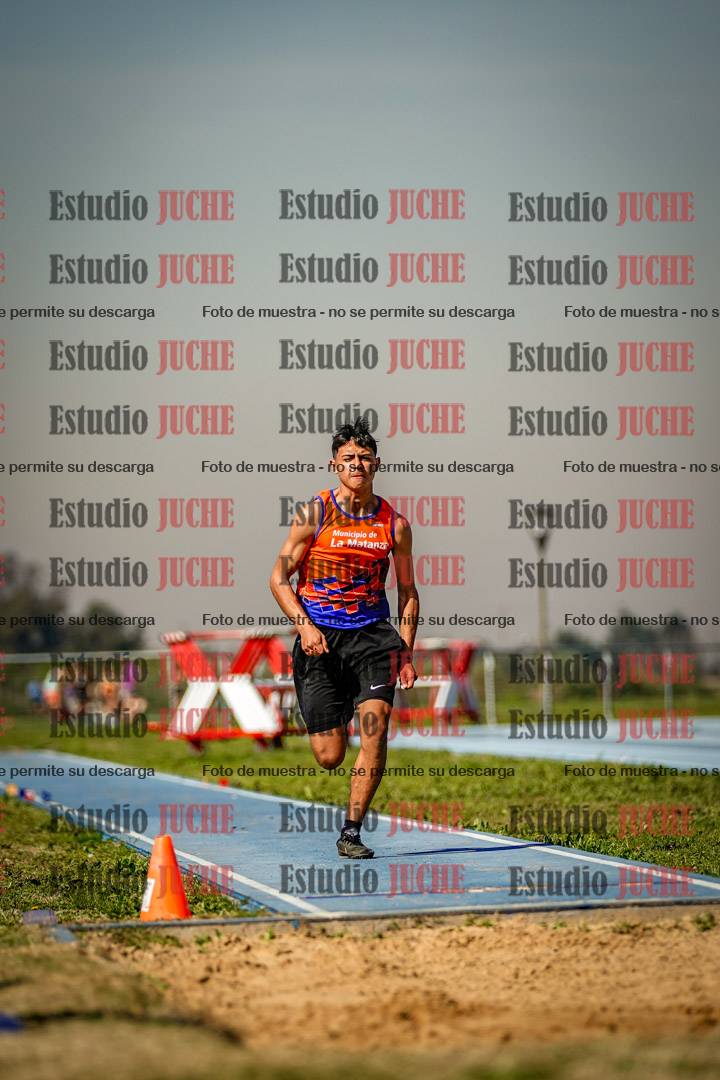Fotos del salto en largo de varones