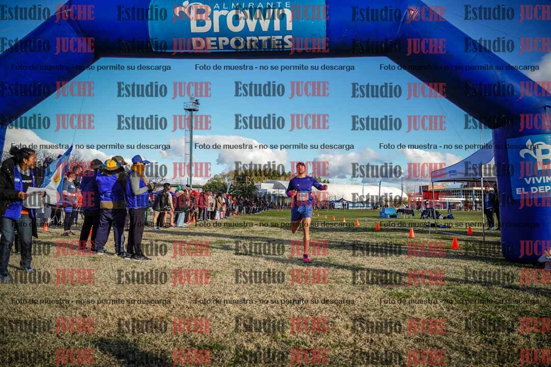 Fotos de la llegada de las postas 4 x 1000 m mixtas