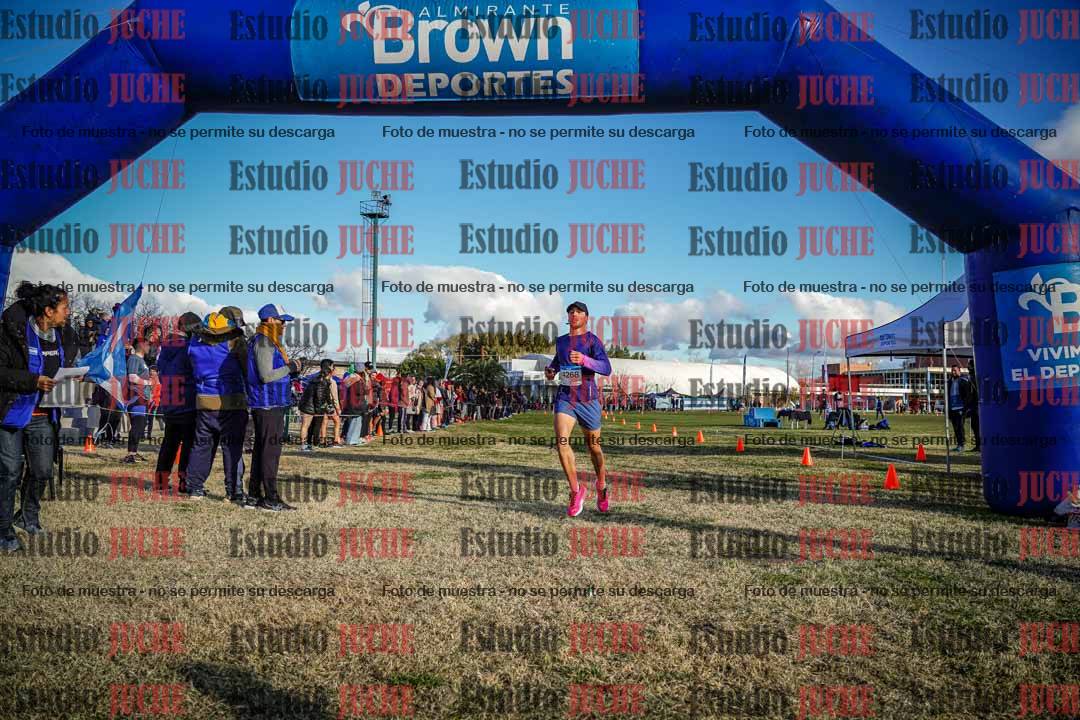 Fotos de la llegada de las postas 4 x 1000 m mixtas