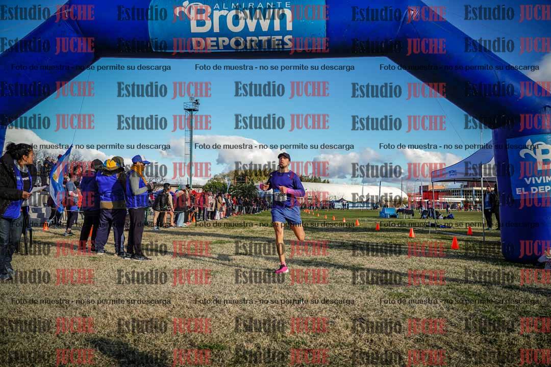 Fotos de la llegada de las postas 4 x 1000 m mixtas