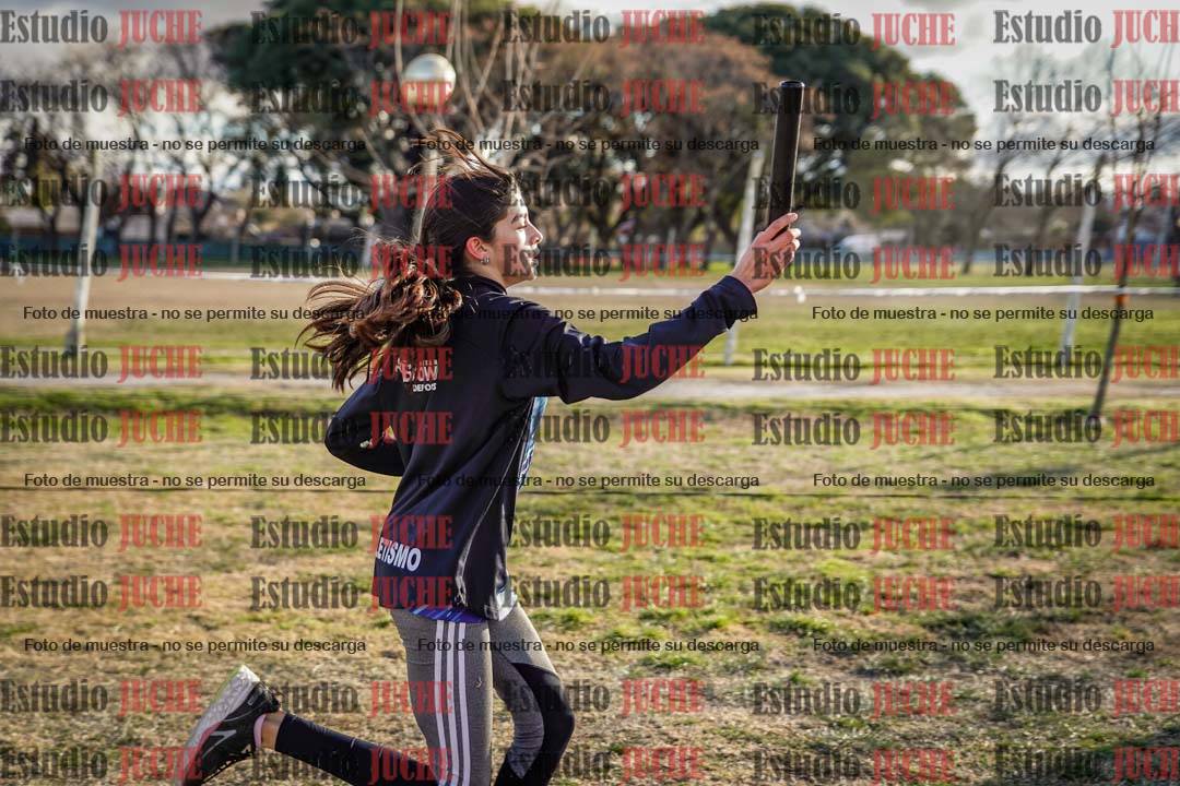 Fotos en el tercer relevo (3000 m de carrera)