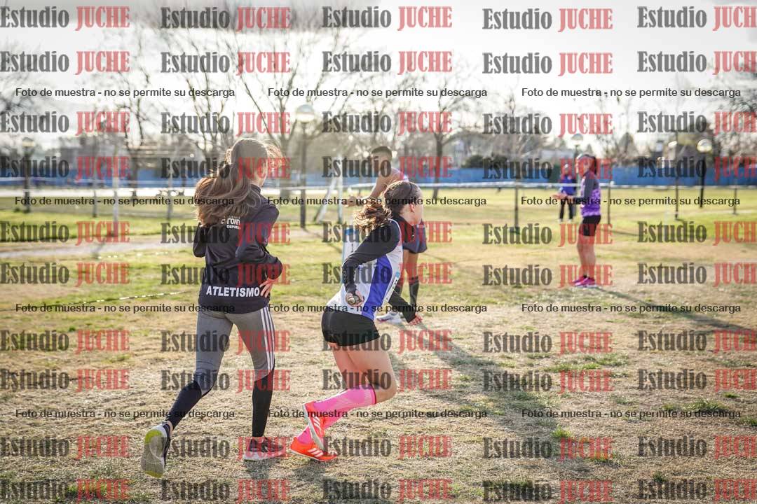 Fotos en el tercer relevo (3000 m de carrera)