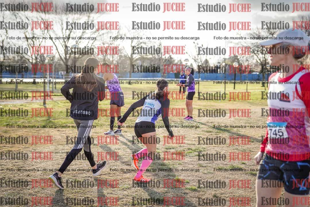Fotos en el tercer relevo (3000 m de carrera)