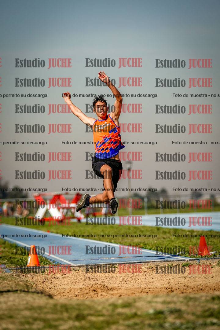 Fotos del salto en largo de varones