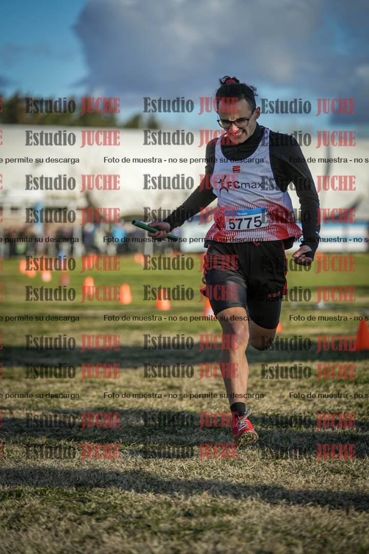 Fotos de la llegada de las postas 4 x 1000 m mixtas