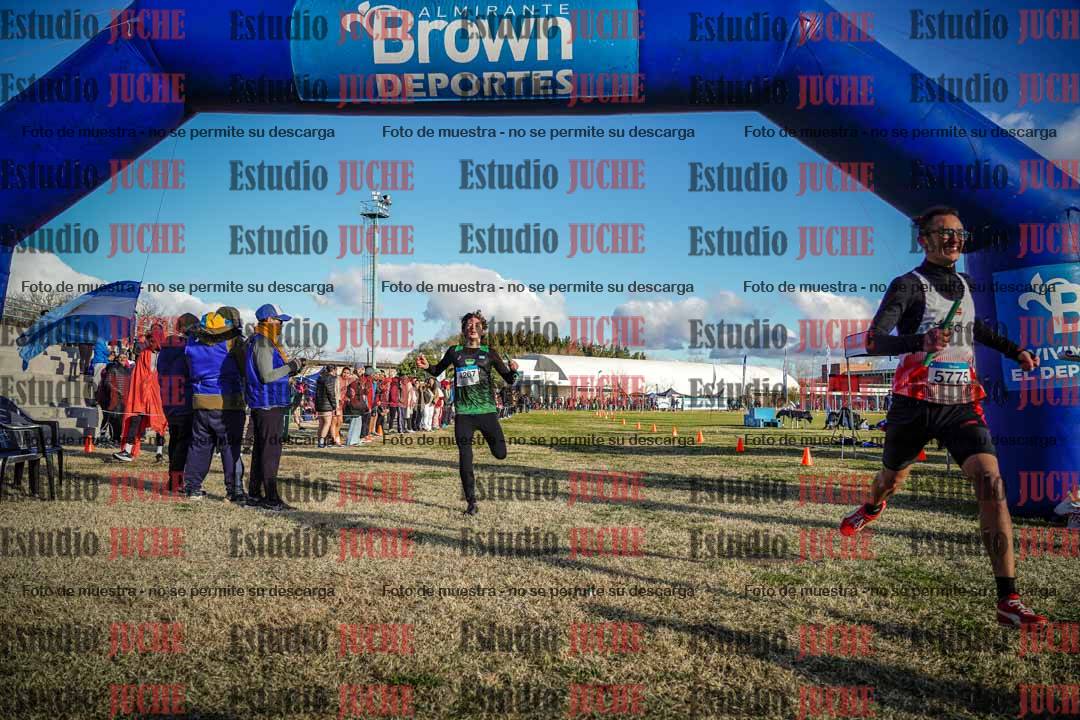 Fotos de la llegada de las postas 4 x 1000 m mixtas