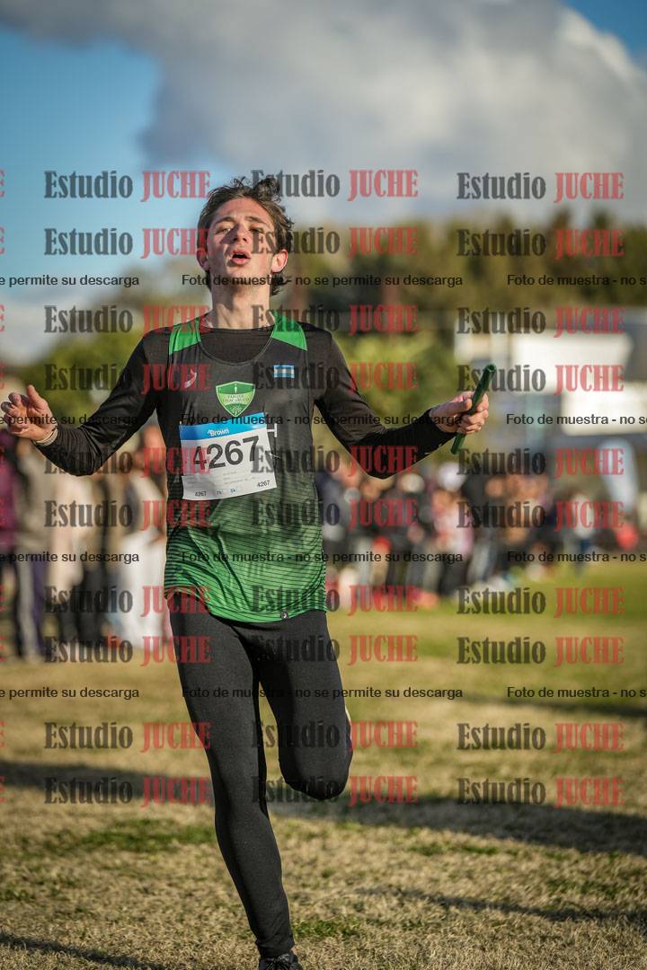 Fotos de la llegada de las postas 4 x 1000 m mixtas