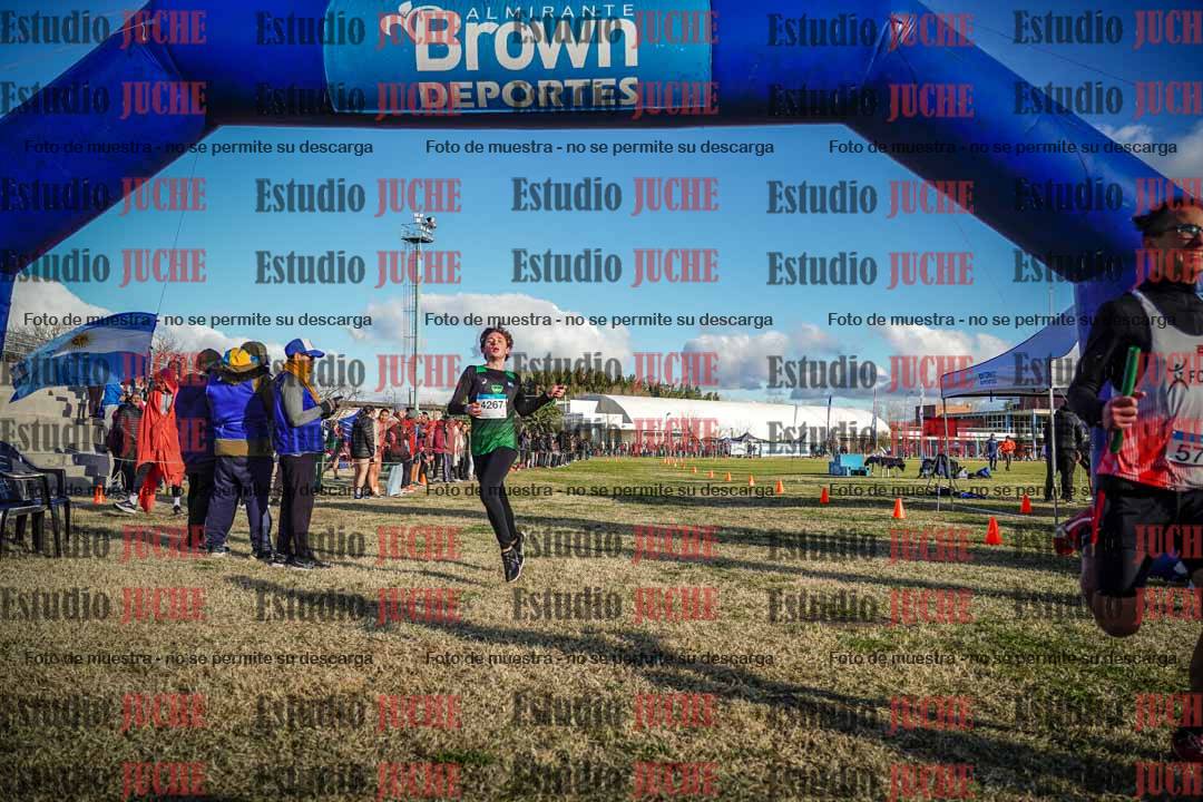 Fotos de la llegada de las postas 4 x 1000 m mixtas