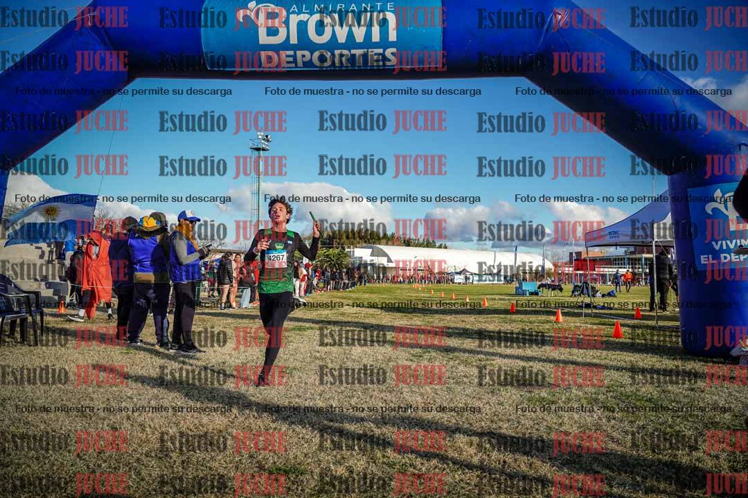 Fotos de la llegada de las postas 4 x 1000 m mixtas