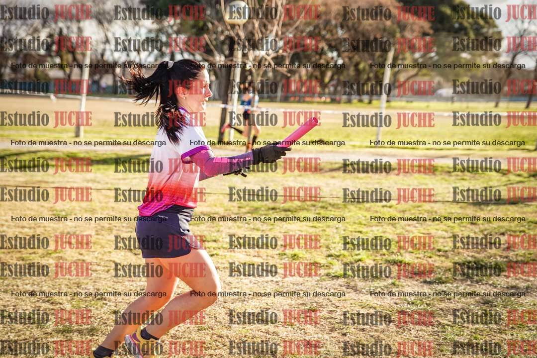Fotos en el tercer relevo (3000 m de carrera)