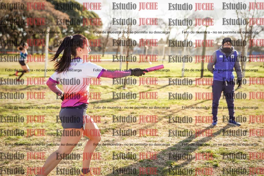 Fotos en el tercer relevo (3000 m de carrera)