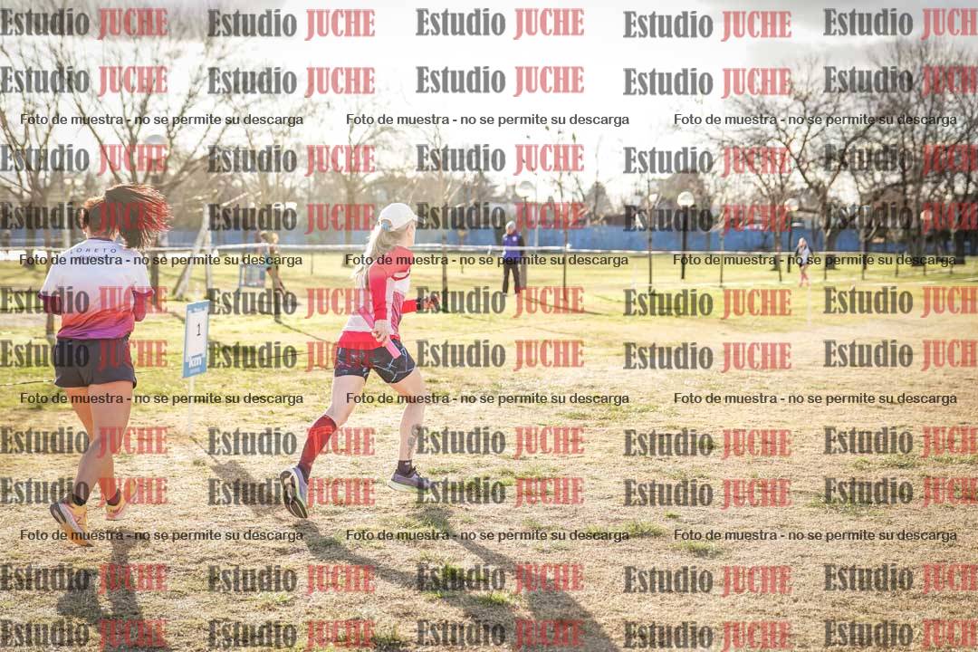 Fotos en el tercer relevo (3000 m de carrera)