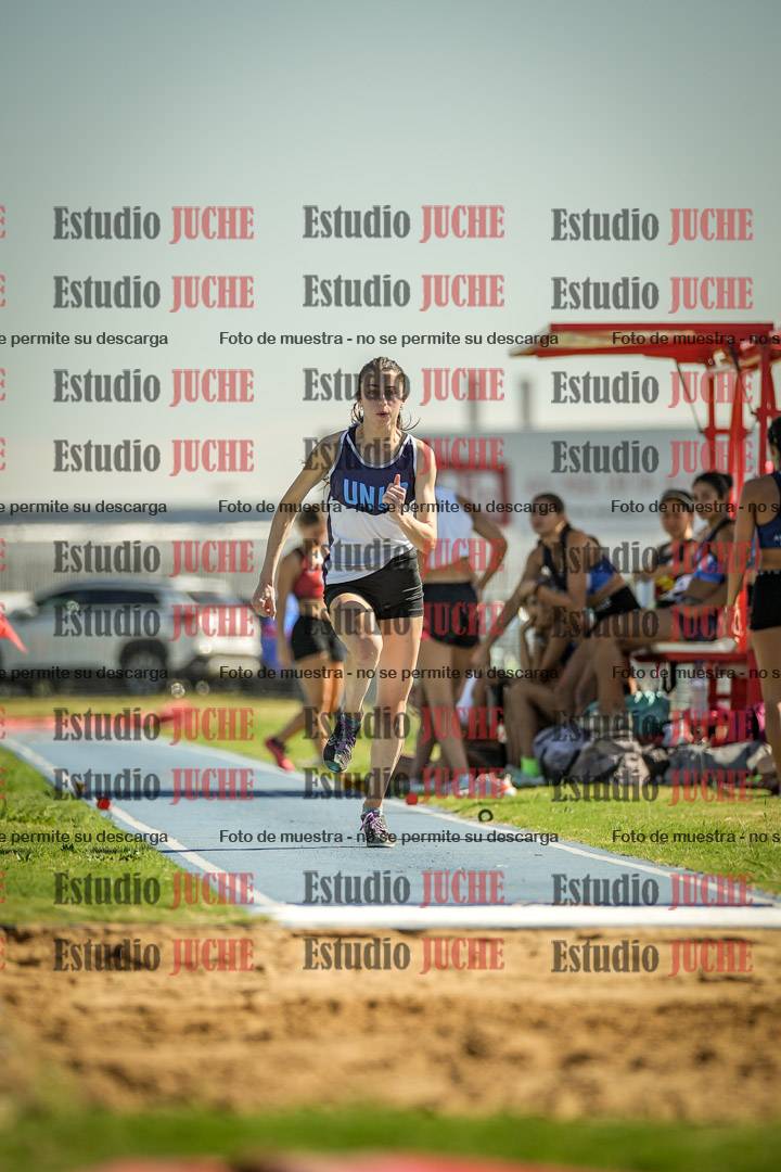 Fotos del salto en largo de mujeres - mayores