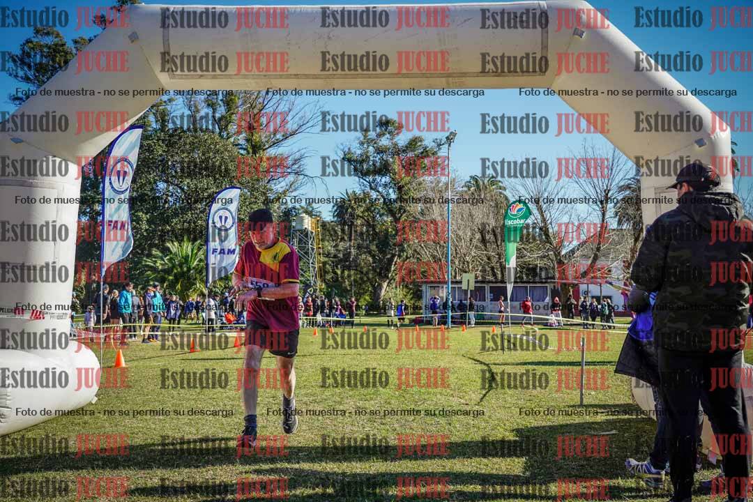 Fotos de la llegada del cross de 4000 m - varones