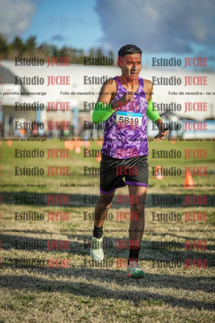 Fotos de la llegada de las postas 4 x 1000 m mixtas