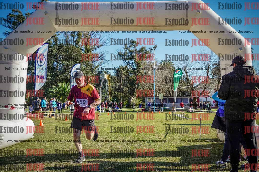 Fotos de la llegada del cross de 4000 m - varones