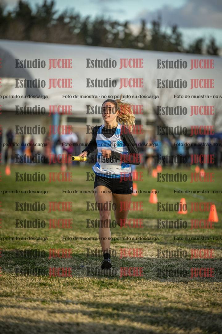 Fotos de la llegada de las postas 4 x 1000 m mixtas