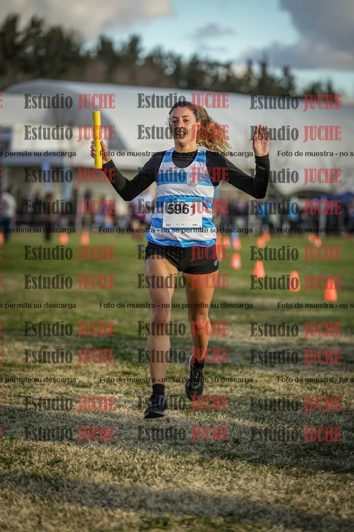 Fotos de la llegada de las postas 4 x 1000 m mixtas