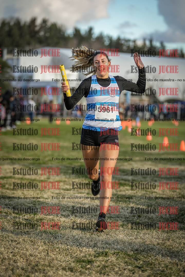 Fotos de la llegada de las postas 4 x 1000 m mixtas