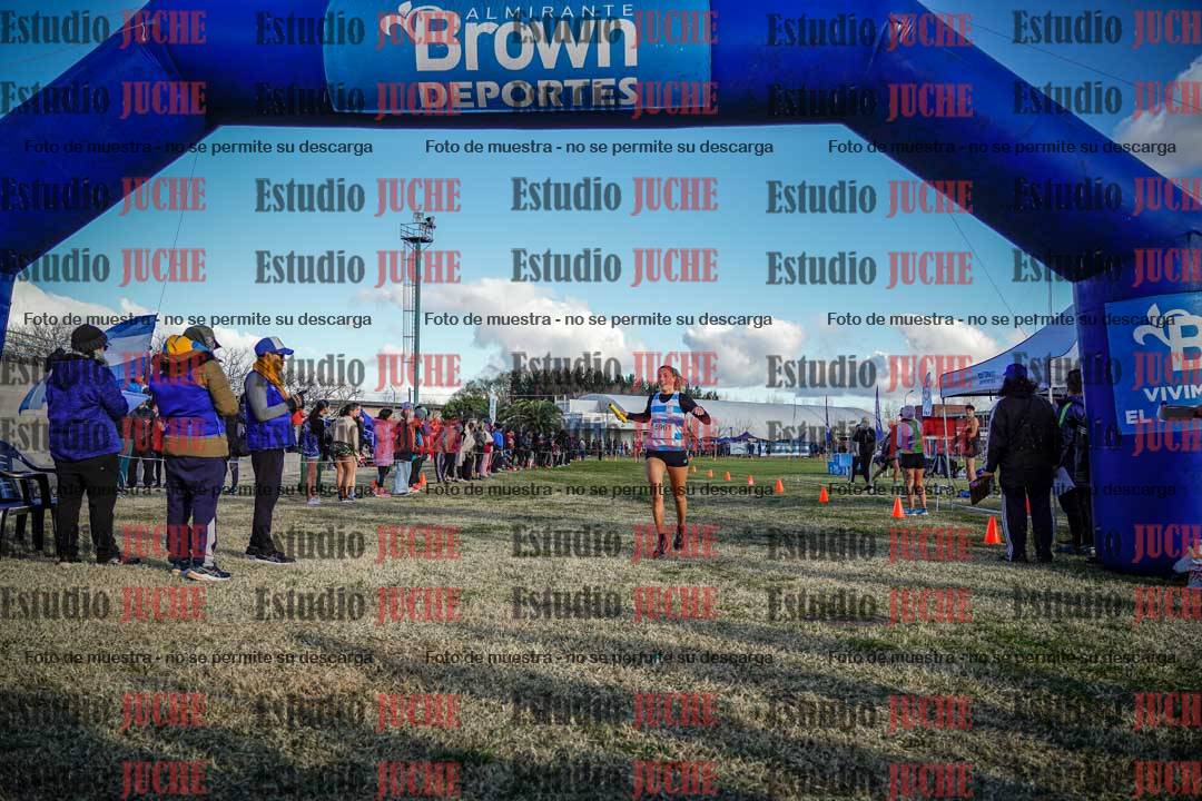 Fotos de la llegada de las postas 4 x 1000 m mixtas