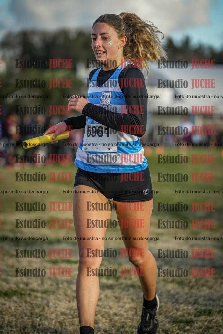 Fotos de la llegada de las postas 4 x 1000 m mixtas