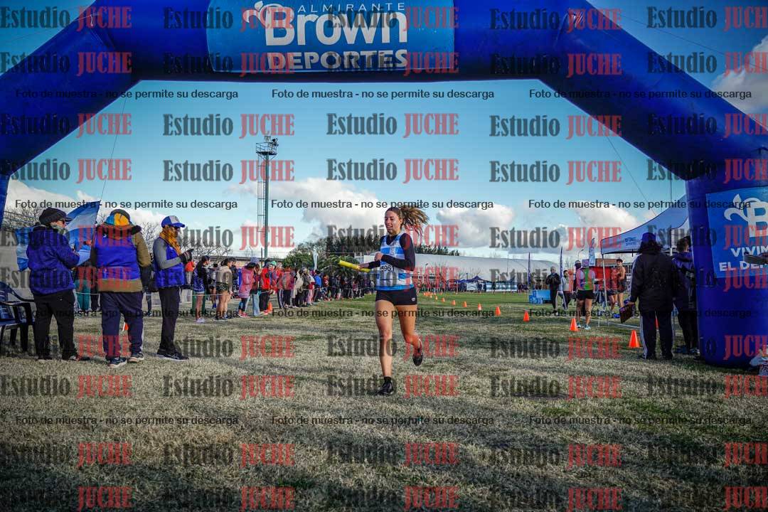 Fotos de la llegada de las postas 4 x 1000 m mixtas