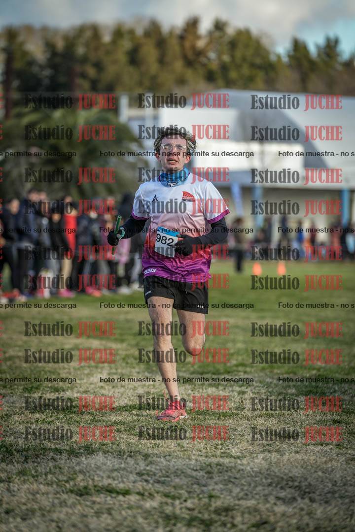Fotos de la llegada de las postas 4 x 1000 m mixtas