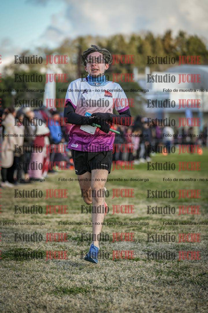 Fotos de la llegada de las postas 4 x 1000 m mixtas