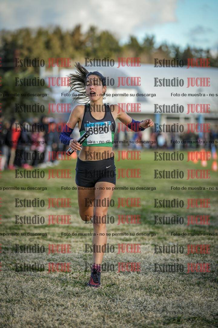 Fotos de la llegada de las postas 4 x 1000 m mixtas